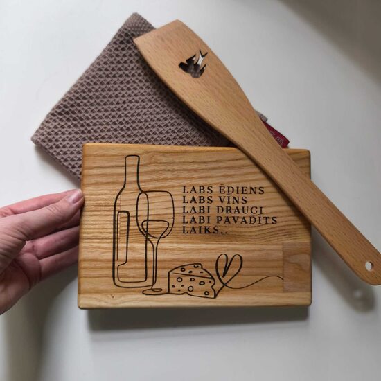 Komplekts - mazs virtuves dēlītis + koka lāpstiņa + dvielītis - labi draugi